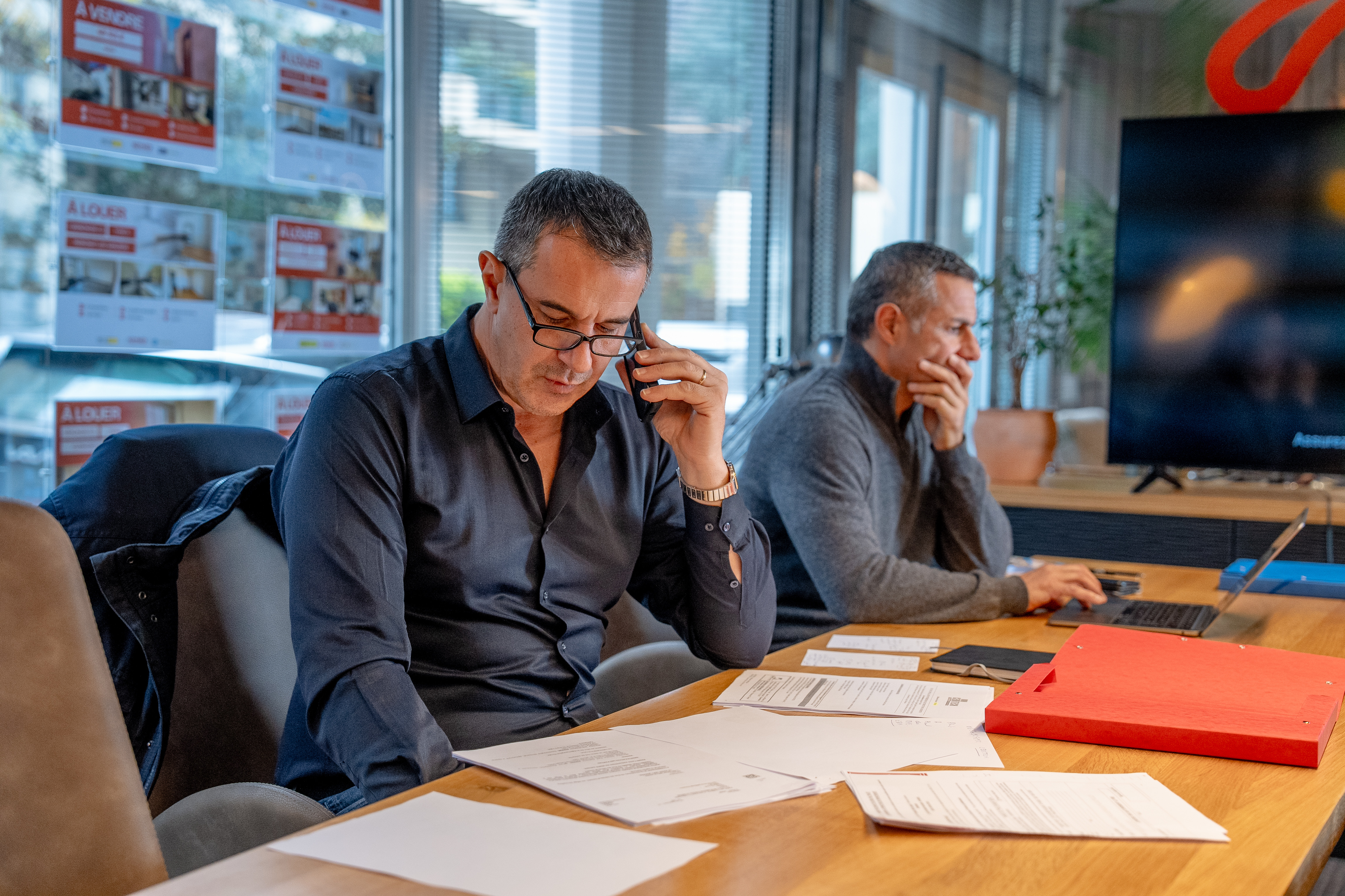 Négociateurs Côté Particuliers au travail dans l'agence de Clermont-Ferrand